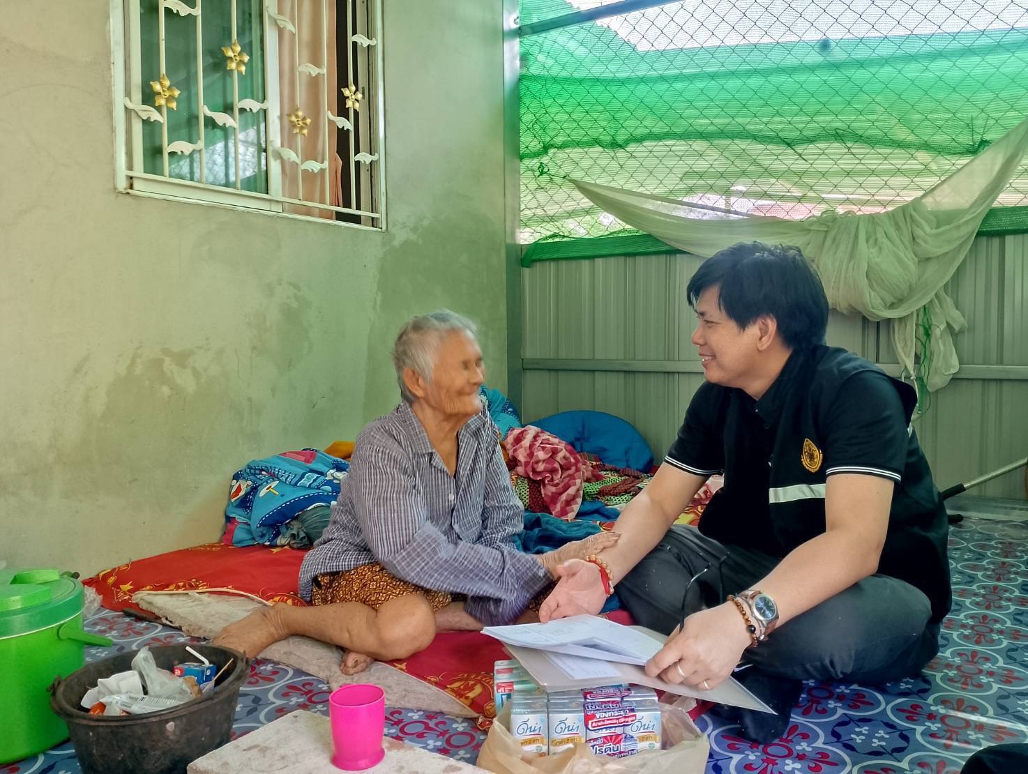 title - เมื่อวันที่ 31 มีนาคม 2569 นายวิทูล ประดิษฐบุญ ปฏิรูปที่ดินจังหวัดปราจีนบุรี นำทีมเจ้าหน้าที่ กลุ่มกฎหมาย ลงพื้นที่เชิงรุกเพื่ออำนวยความสะดวกให้แก่เกษตรกรผู้สูงอายุที่มีความประสงค์จะสละสิทธิ  และขอจัดที่ดินแทนที่ ให้แก่ทายาทเข้าทำประโยชน์